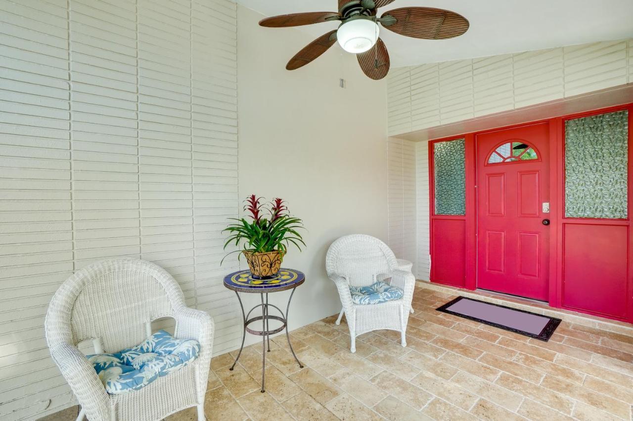 Clearwater Vacation Home Rental With Tiki Bar! Exterior photo